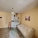 A Small Gem In The Bllok Apartamento *