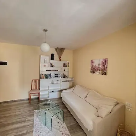 A Small Gem In The Bllok Apartament *