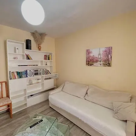 A Small Gem In The Bllok Appartement