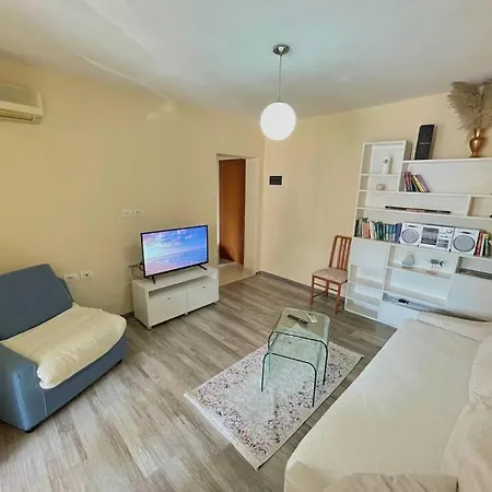 Apartment A Small Gem In The Bllok