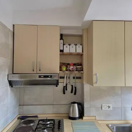 A Small Gem In The Bllok *